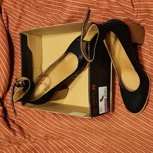 NWT Route 66 Black Ankle Buckle Chunky High Heel Pumps